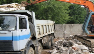 Вывоз строительного мусора с участка в лесном недорого от 1555 руб. | 2Землекопа-Лсн